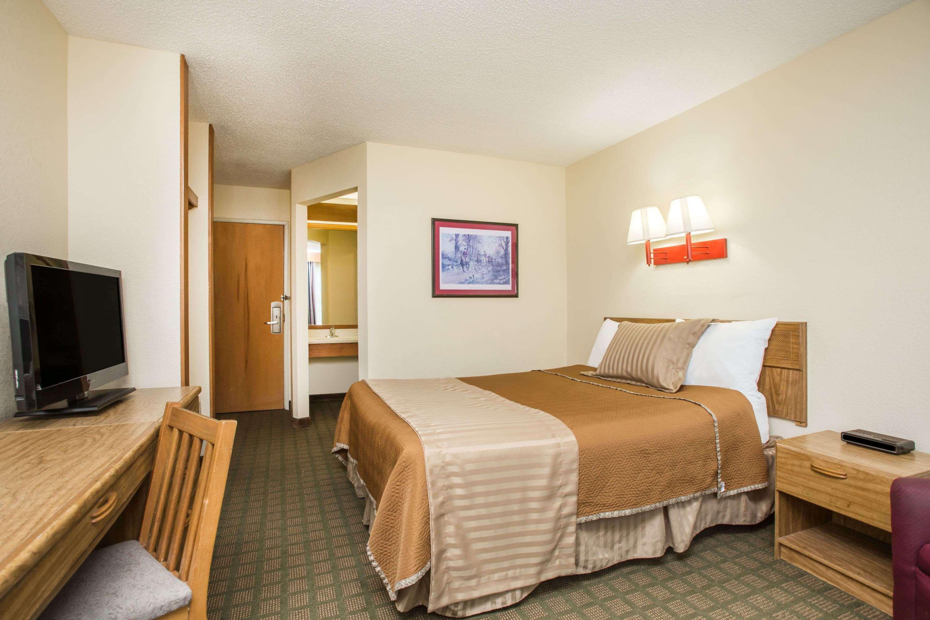 Travelodge By Wyndham Perry National Fairgrounds Area I-75 Экстерьер фото