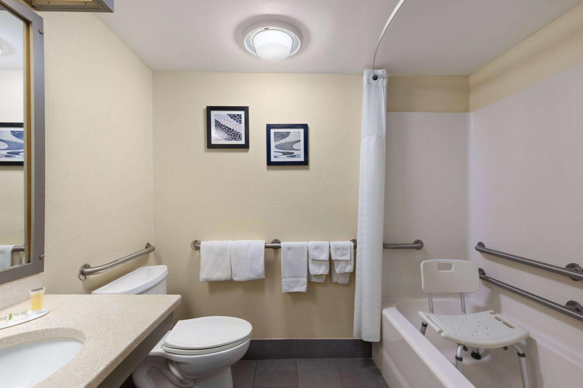 Travelodge By Wyndham Perry National Fairgrounds Area I-75 Экстерьер фото