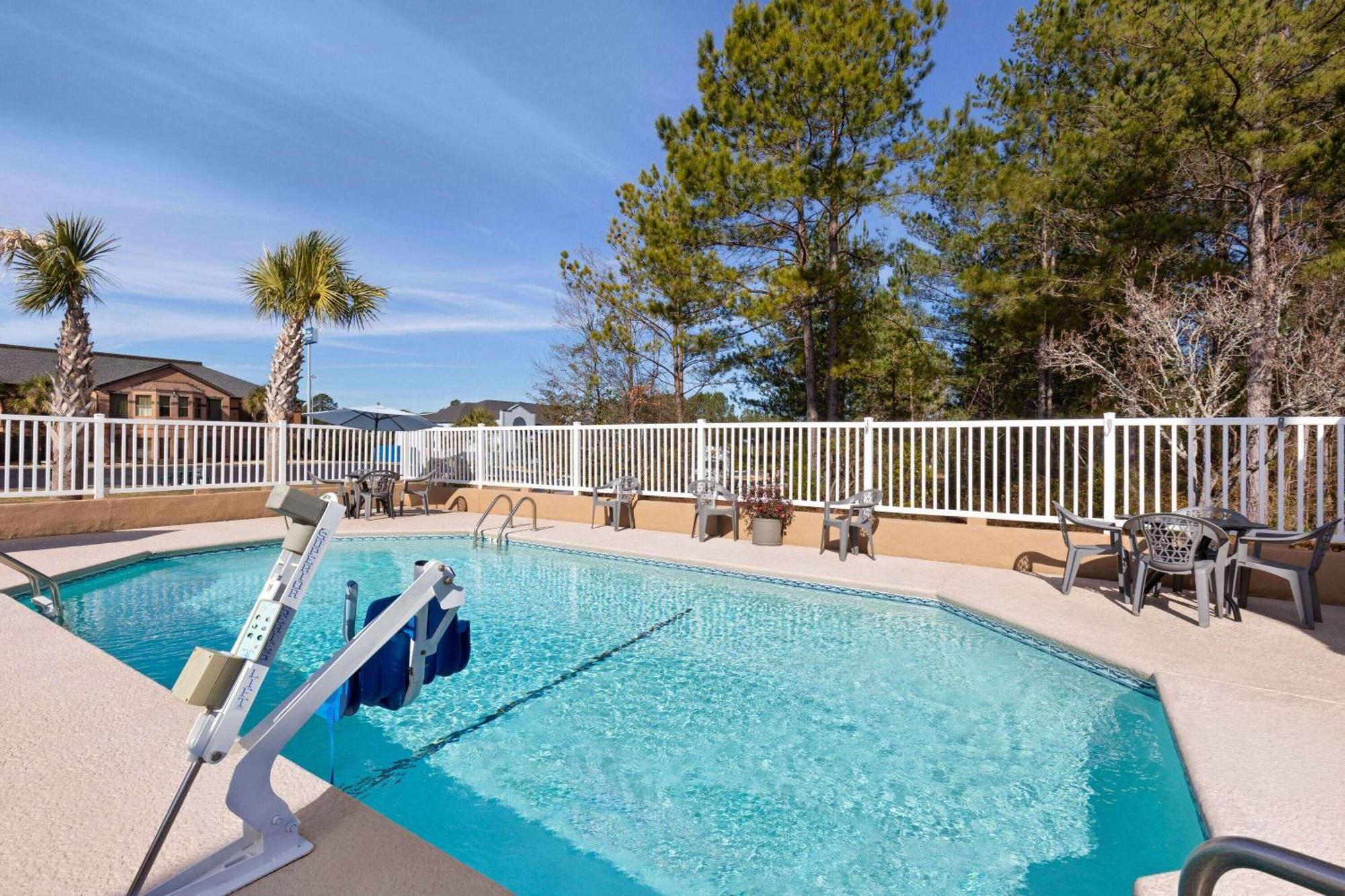 Travelodge By Wyndham Perry National Fairgrounds Area I-75 Экстерьер фото